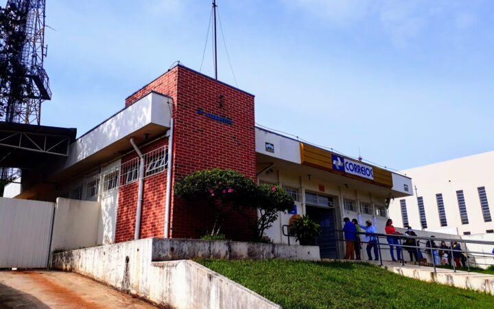 Fachada de agência dos Correios, em Telêmaco Borba, no Paraná