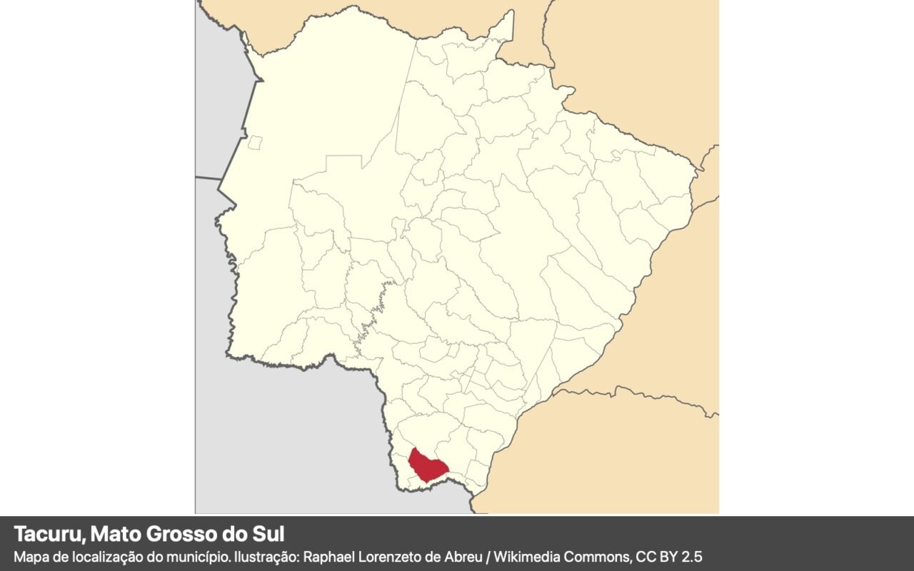 Mapa do Mato Grosso do Sul com o município de Tacuru destacado em vermelho, no extremo sul do estado